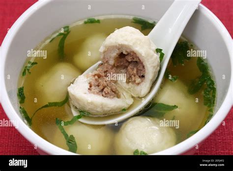  Fuzhou Fish Ball Soup: Can This Delicate Dance of Umami and Texture Transport You to Ancient China?