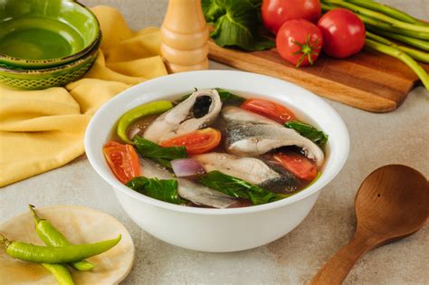  Sinigang na Isda: Asidik ve Sıcak Bir Hint Okyanusu Yolculuğu!