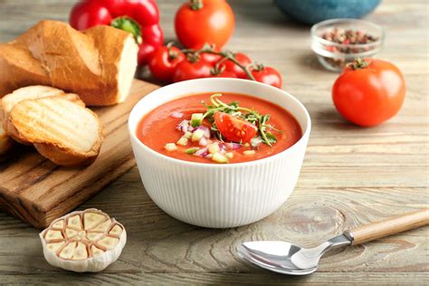  Gazpacho Umami Bombası: İspanya'nın Malaga Şehrinden Gelen Soğuk Bir Klasik!