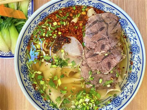  Lamian Noodle Çorbası: Etli, Sıcak ve Mis gibi Bir Uyku İksiri mi?