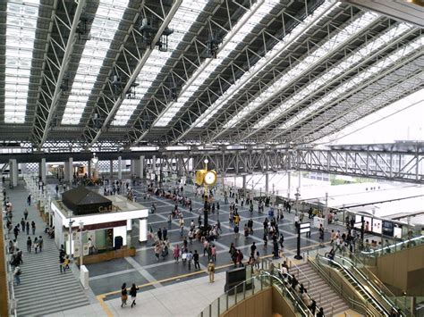 大阪駅 ユニバーサルシティ駅 - 時空を超えた旅の始まり