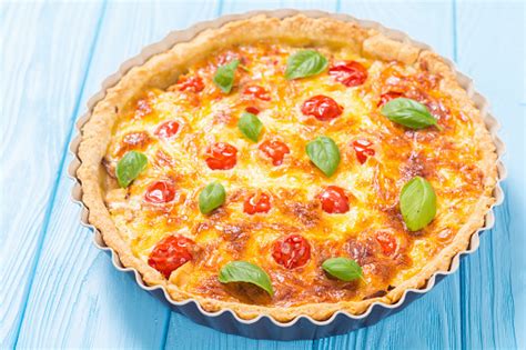  Quiche Lorraine: Nefis Peynir ve Sıkı Pişmiş Bir Köfteyi Birleştiren Lezzet Şöleni!