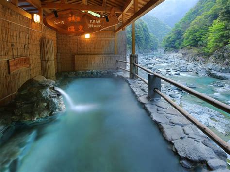 有馬温泉 旅館 ランキング：温泉と星空の夜、どちらがあなたを癒すか？